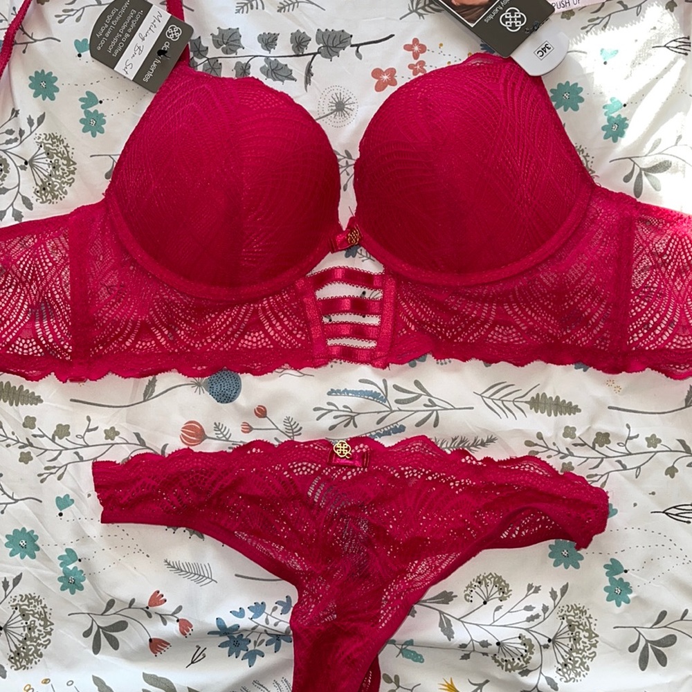 NWT BRAND NEW Push up bra and thong set